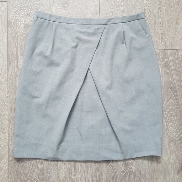 Talula Dresses & Skirts - Aritzia Talula Babaton Tulip Hem Skirt Sz 10